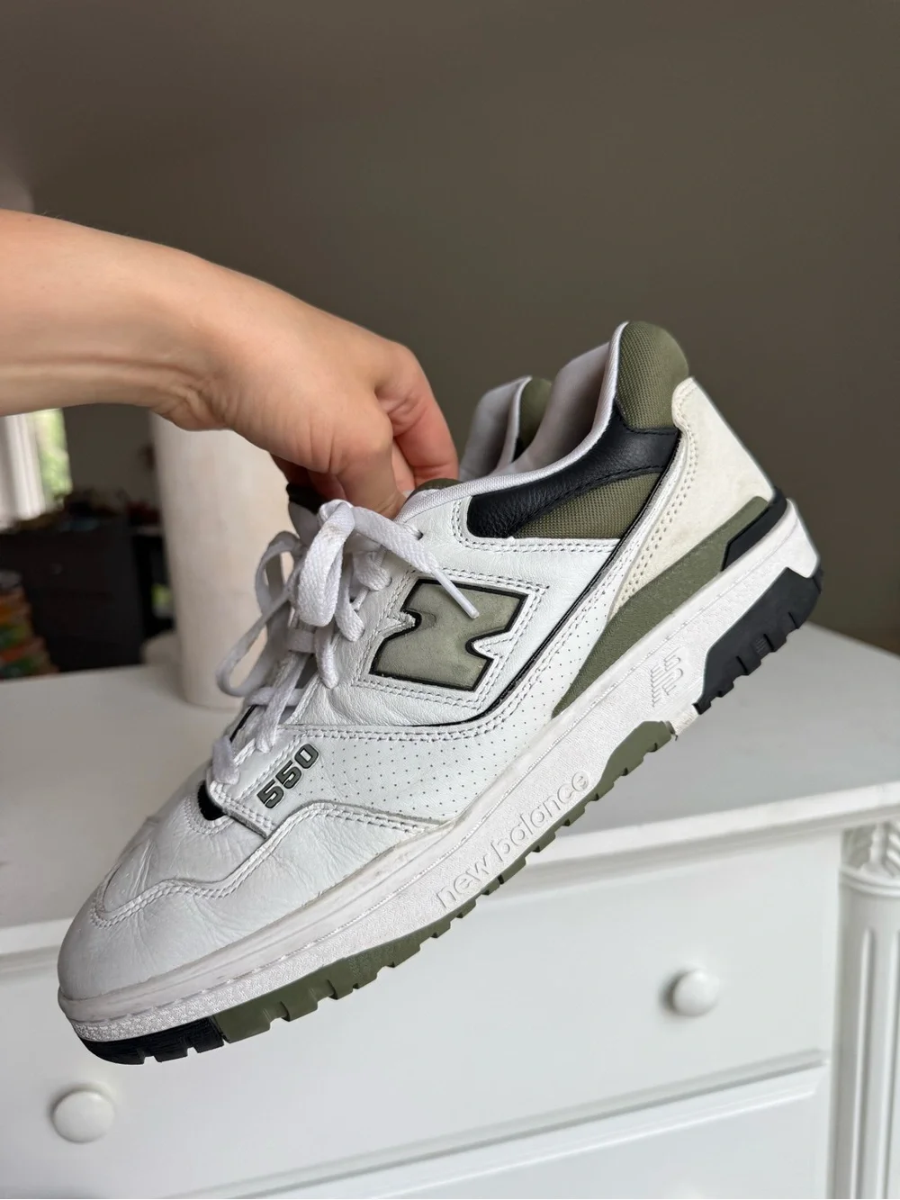 NEW BALANCE 550 WHITE & OLIVE SNEAKERS — SIZE 11.5